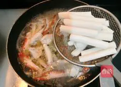 Illustration of how to make swimming crab braised rice cake 10