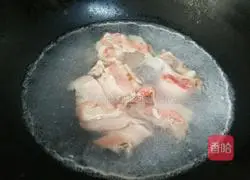 Illustration of how to make sour soup and fat beef noodles 9