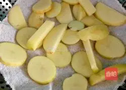 Illustration of how to make mashed potato minced meatloaf 1