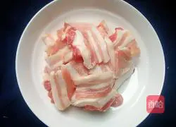 Illustration of how to make salt-fried pork 1