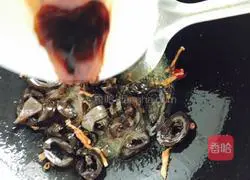 Illustration of how to stir-fry sea cucumber 5