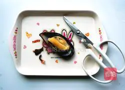 Illustration of how to make roasted Haihong with egg yolk 2