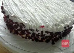 Strawberry Cream Cake Recipe Illustration 6