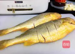 Illustration of braised yellow croaker in spicy sauce 2