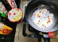 Illustration of how to make sizzling vermicelli shrimp 5