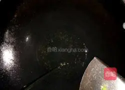 Illustration of how to make fish-flavored shredded pork with pickled pepper 4