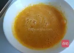 Illustration of how to make scrambled eggs with fungus, spinach and eggs on the fifteenth day of the first lunar month