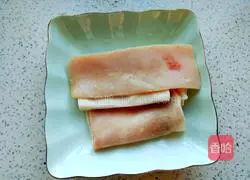 Illustration of how to make cold pork rind rolls 1