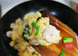 Illustration of how to make fried shrimps and eggs 5