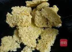 Illustration of how to make Hunan-style rice dumplings with meat covered 4