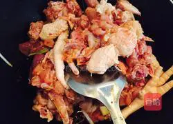 Illustration of home-style braised spicy chicken 7