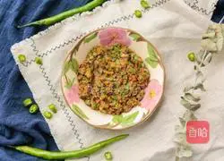 Illustration of how to make egg yolk pepper foam 8