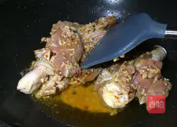 Illustration of how to make chicken legs with fermented wine, pepper and sesame seeds 8