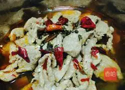 Illustration of how to make boiled pork slices 14