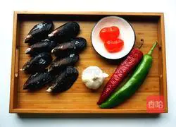 Illustration of how to make roasted Haihong with egg yolk 1