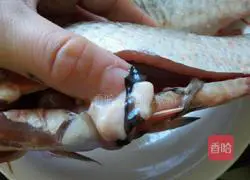 Recipe for braised crucian carp Illustration 3