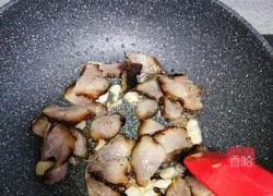 Illustration of how to make fried bacon with garlic sprouts 8