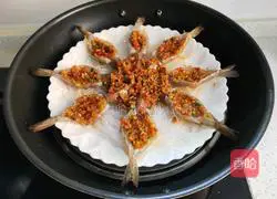 Illustration of how to make steamed shrimp with garlic vermicelli 9