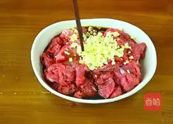 Illustration of how to make beef stir-fried vegetables 2