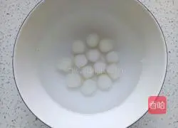 Illustration of making glutinous rice balls, milk and mung bean paste 7