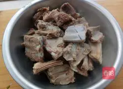 Illustration of braised lamb chops 3