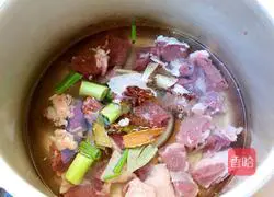 Illustration of how to make braised beef with mashed potato balls 4