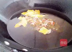 Illustration of how to make chili oil 2