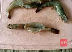 Illustration of how to steam shrimps with garlic vermicelli 2