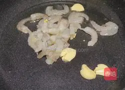 Illustration of how to make fried shrimps with broccoli 4