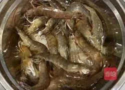 Illustration of how to make boiled shrimp 2