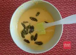 Illustration of how to make raisin cream cake roll 7