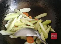 Illustration of how to make stir-fried shrimps with loofah 5