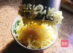 Illustration of how to make curry seafood pasta 3