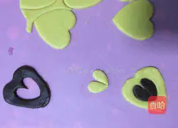 Illustration of how to make heart-shaped two-color cookies 13