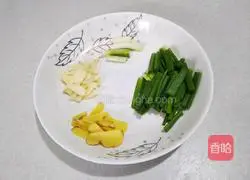 Illustration of how to make twice-cooked pork with sweet pepper and fungus 3