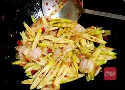 #乐香ceramic#Illustration of how to cook twice-cooked pork with fresh bamboo shoots 8