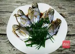 Illustration of how to make steamed small sea fish 4