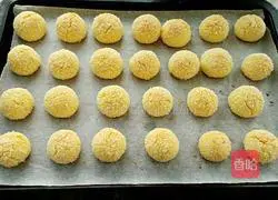 Illustration of how to make golden coconut balls 11