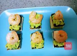 Illustration of how to make avocado and seafood salad 15