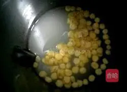 Illustration of how to make rice corn paste 3