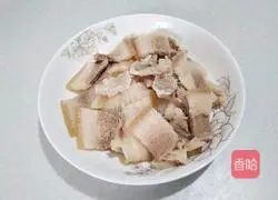 Illustration of the recipe of twice-cooked pork with sweet pepper and fungus 4