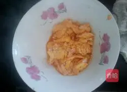 Illustration of how to make scrambled eggs with tomato sauce 5