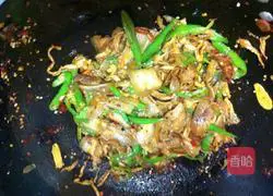 Illustration of how to make twice-cooked pork with pepper and salt vegetables 7