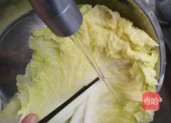 Illustration of how to make cabbage rolls 3