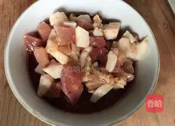 Illustration of how to make steamed pork with orange spice powder 5