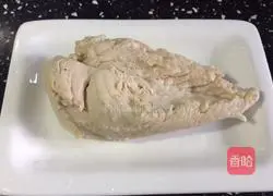 Illustration of how to make sesame chicken shredded cold noodles 5