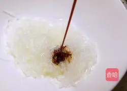Illustration of how to make steamed scallops with garlic vermicelli 6