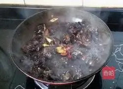 Home-style twice-cooked pork recipe 7