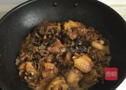 Illustration of chicken stewed with mushrooms 8