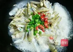 Illustration of how to stir-fry razor clams 6